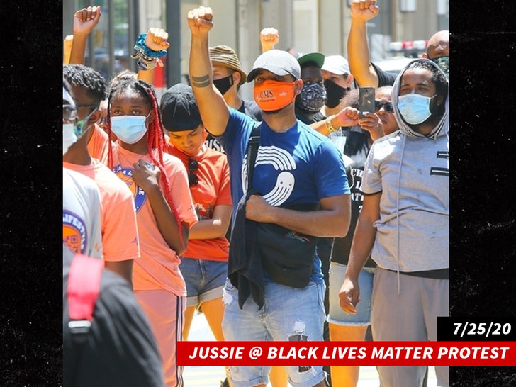 Jussie Smollett visto en la protesta de Black Lives Matter