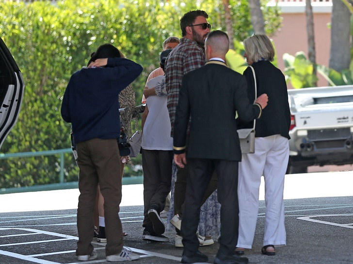 ben affleck and jennifer lopez and family mega