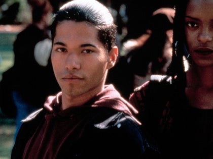 1113-renoly-santiago-memba-them-primary_720