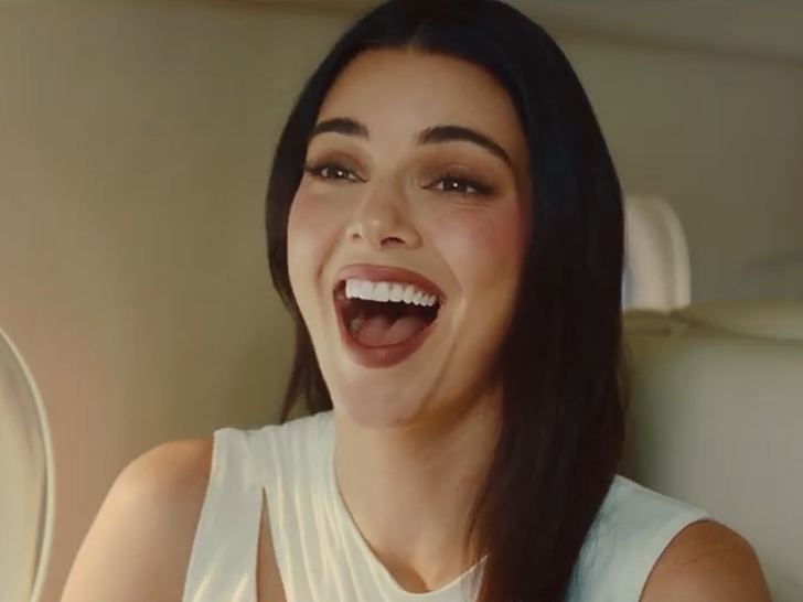 012726 Kendall Jenner 10