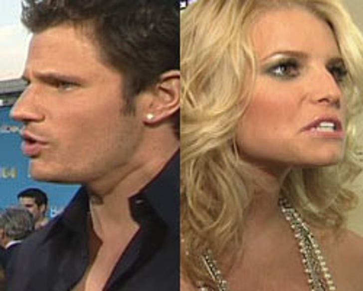 Jessica and Nick Settle Up on Money :: 122906_lachey_simpson-1