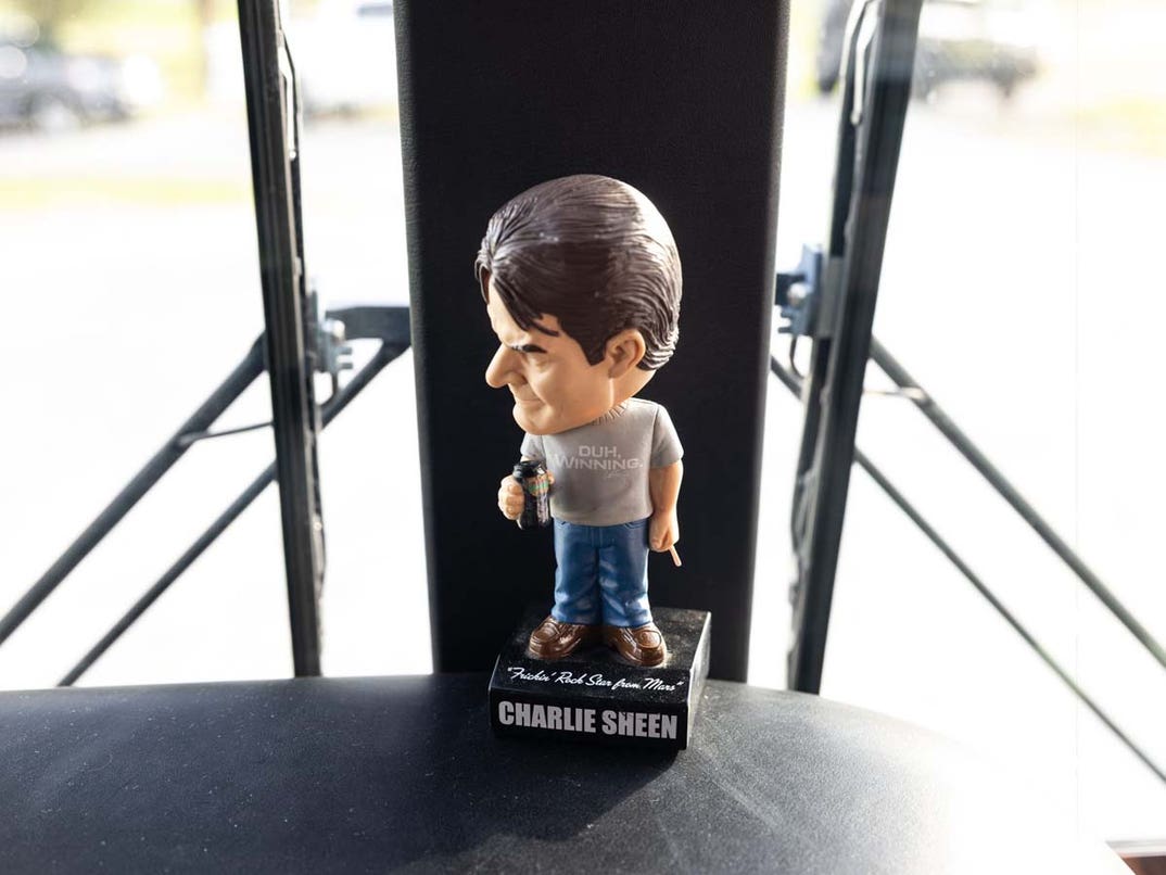 1998_prevost_marathon-xl_97-03169-scaled