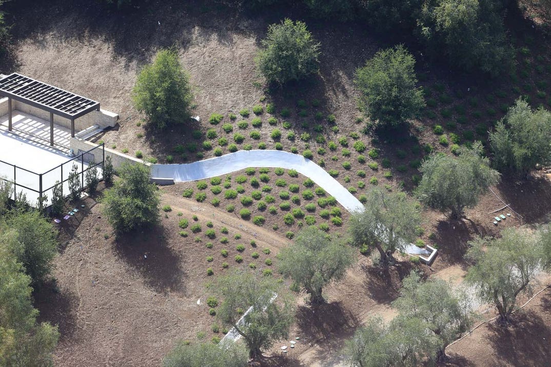 x17_kylie_jenner_aerial_090726_23
