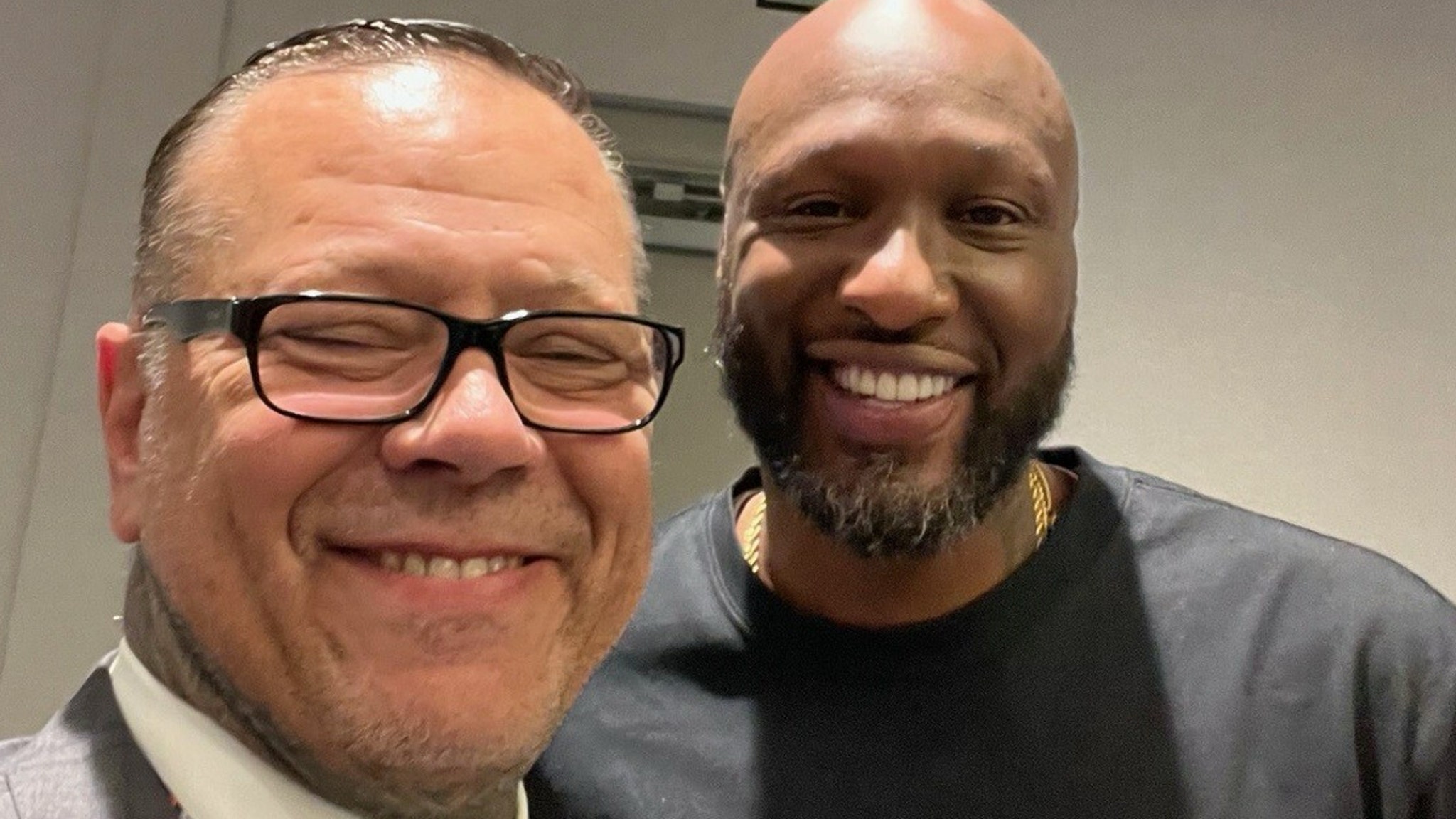 Lamar Odom zoekt opnieuw contact met de eigenaar van de afkickkliniek voor hulp tijdens de behandeling