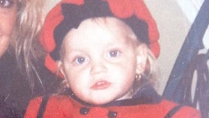 0930-Perrie-Edwards-Cute-Kids-hero