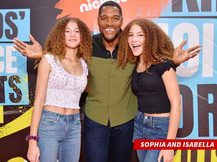 0916 michael strahan and daughters getty