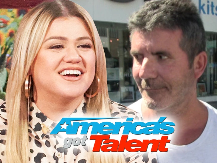 0808-kelly-clarkson-simon-cowell-agt-tmz