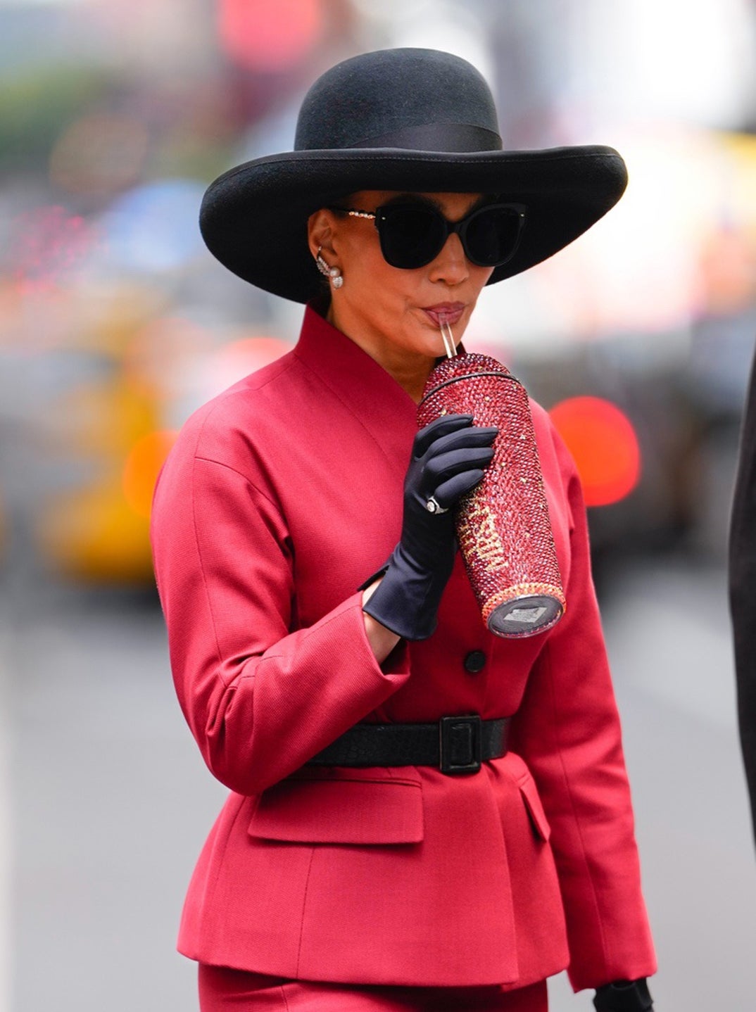 Jennifer Lopez Struts in All-Red While Filming in Manhattan 8