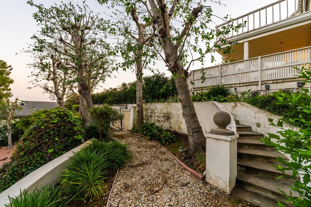 Richard Simmons Hollywood Hills New Photos 34