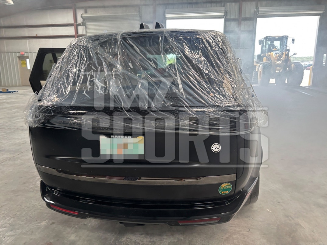 Tiger Woods Car Crash Aftermath Photos 3