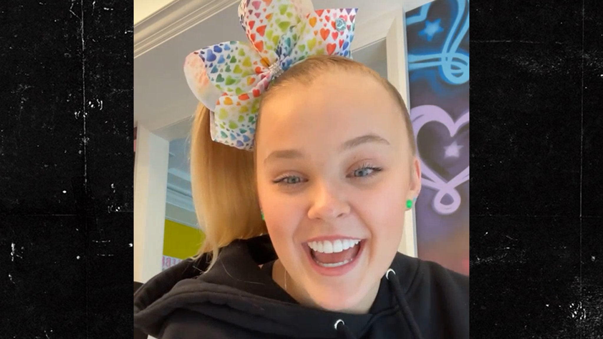 Jojo Siwa Comes Out Confirms Shes Part Of Lgbtq Community 