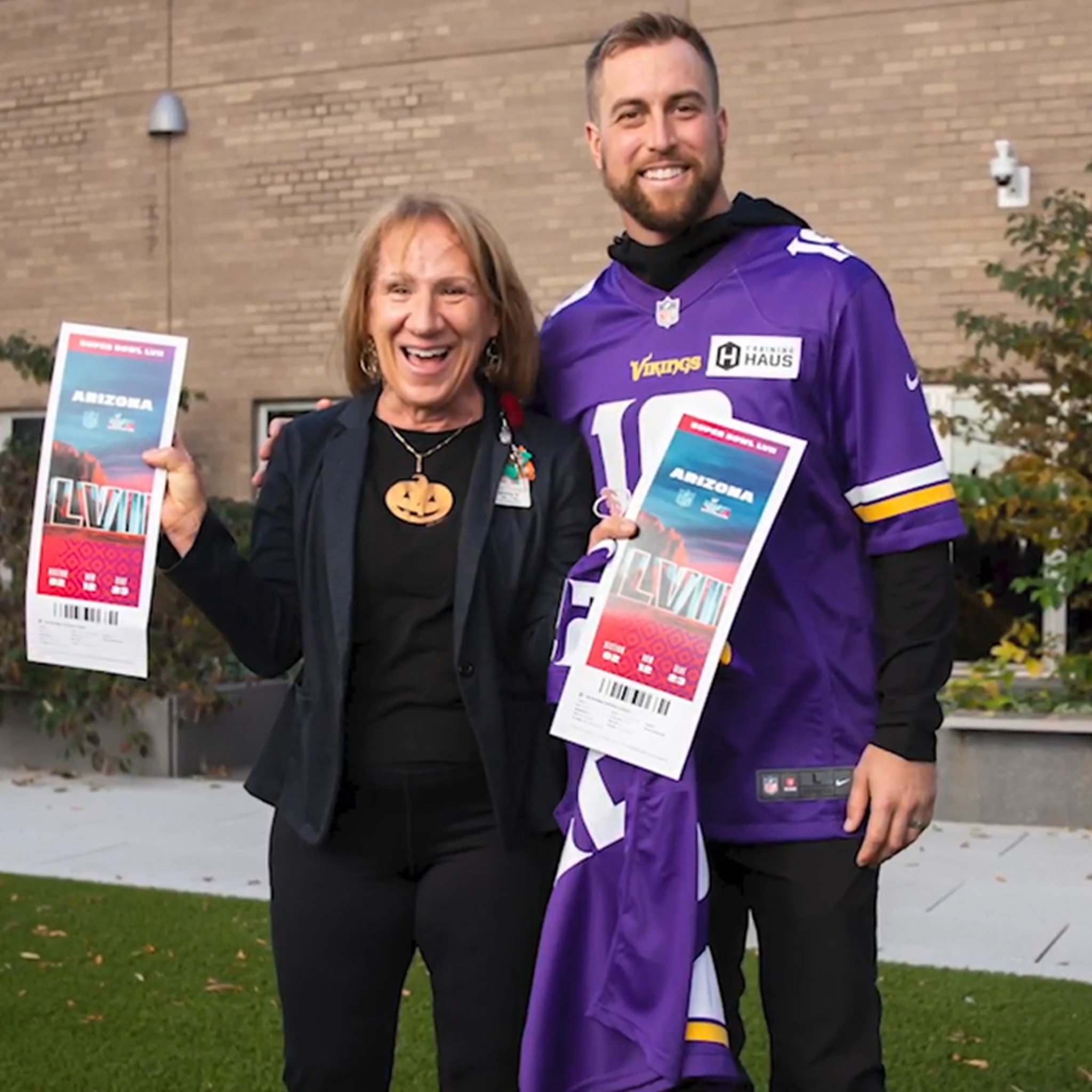 Vikings' Adam Thielen Surprises Nurse At Hospital With 2 Super Bowl Tickets