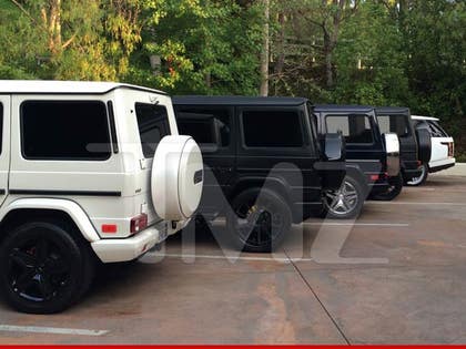 0817-kardashians-g-wagons