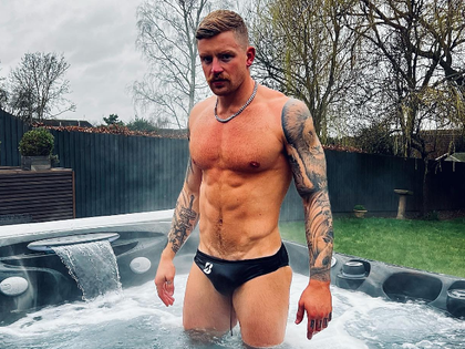 Shirtless Photos Of Olympic Swimmer Adam Peaty From His Instagram Photos 3