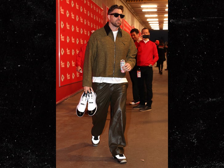 Entertainment travis kelce arriving