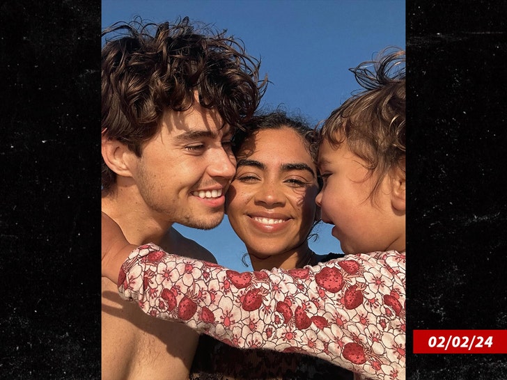 Taylor Giavasis and family insta 1
