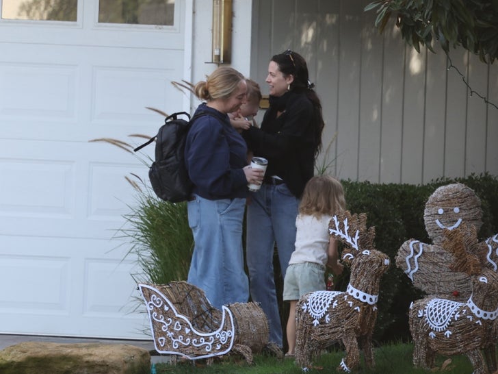 1218-Riley-Keough-Out-After-DNA-Bombshell-Sub1