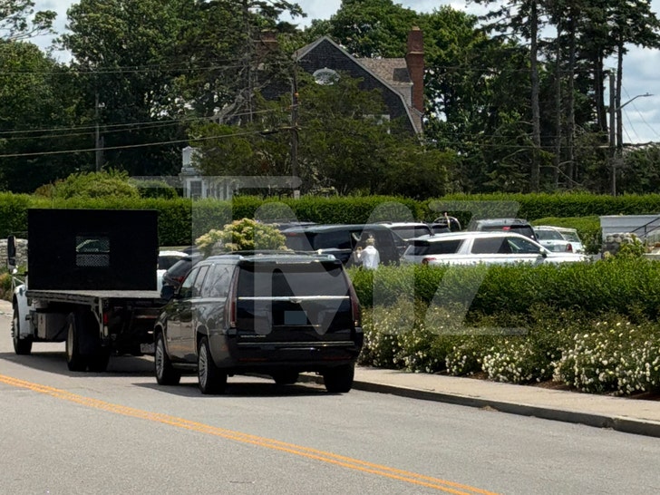 sub-taylor-swift-house-tmz-1