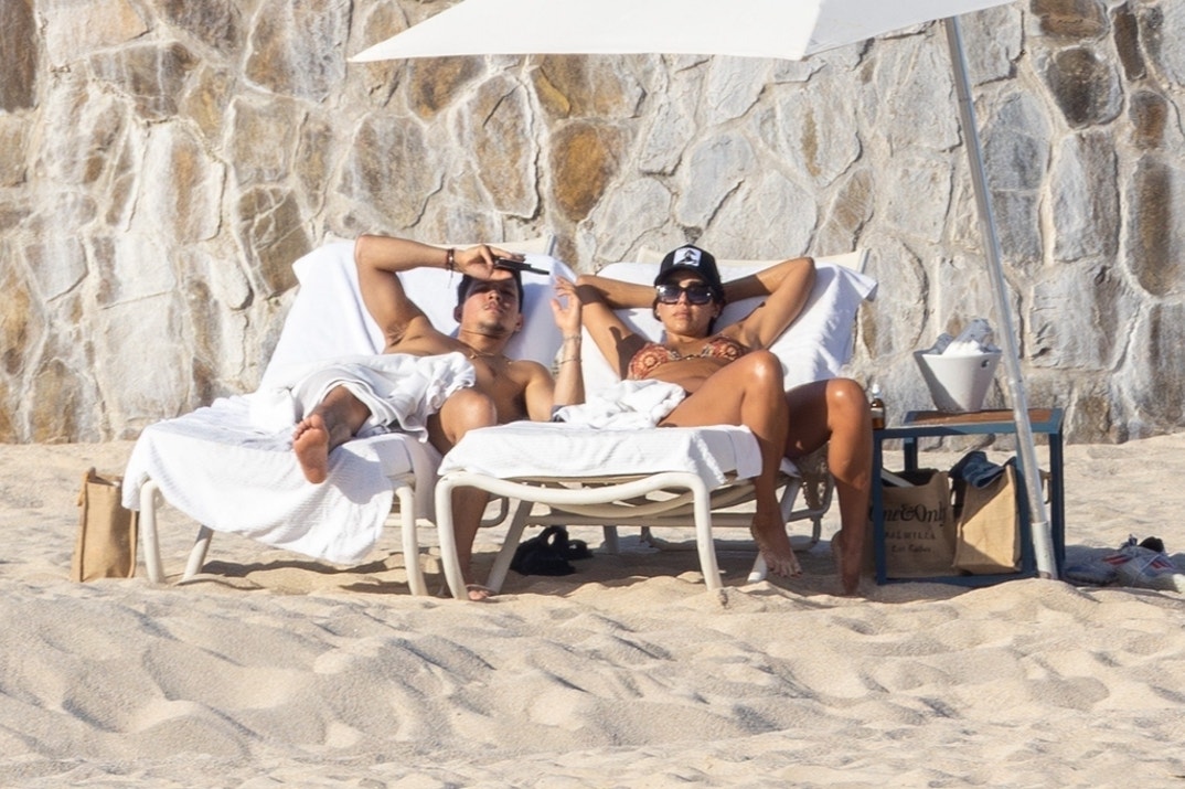 Jessica Alba and Danny Ramirez cabo 1