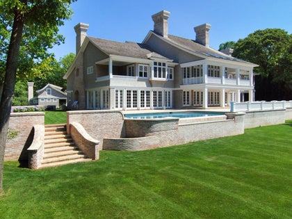 0922-jay-z-beyonce-hamptons-house-photos-primary-2