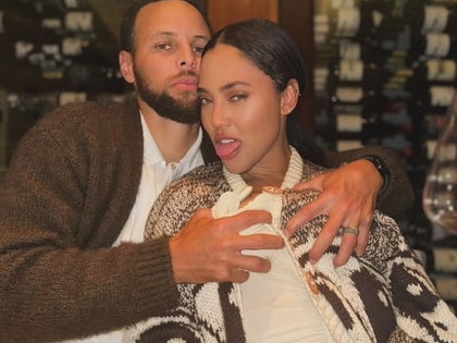 0801-Stephen-Ayesha-Curry-The-Cute-Couple-PRIMARY