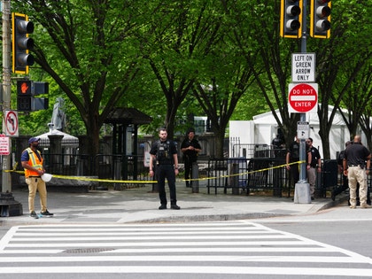 Man tries to jump fence at White House entrance gate zuma press 2