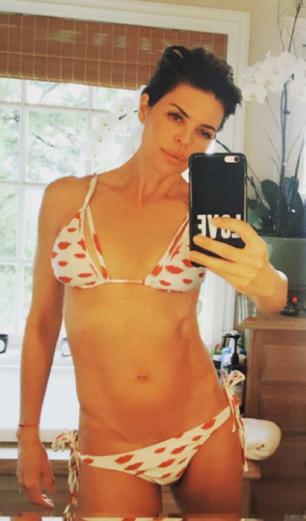 0501_Lisa_Rinna_Hot_Shots02
