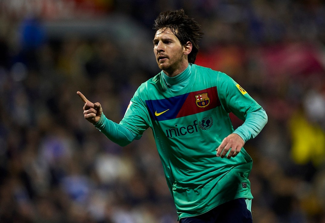 Lionel Messi On The Field Photos 5