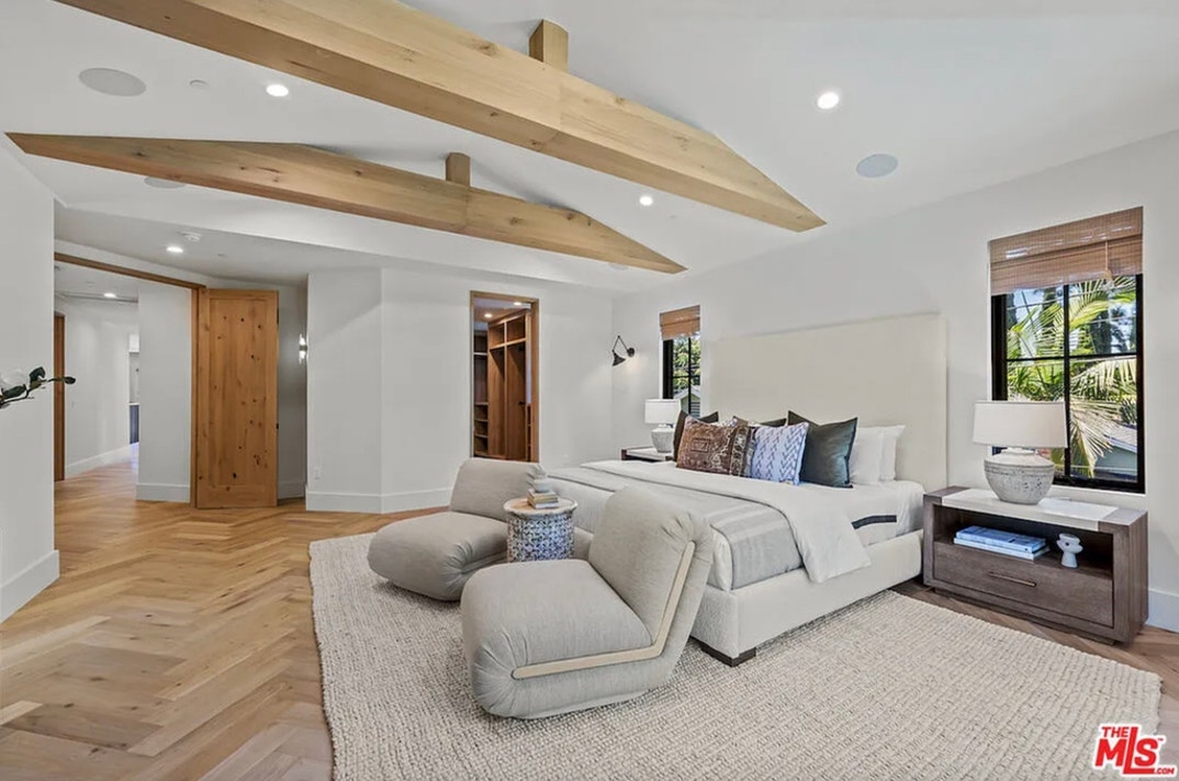 Peta Murgatroyd and Maks Chmerkovskiy Lists L.A. Home For Rent 13