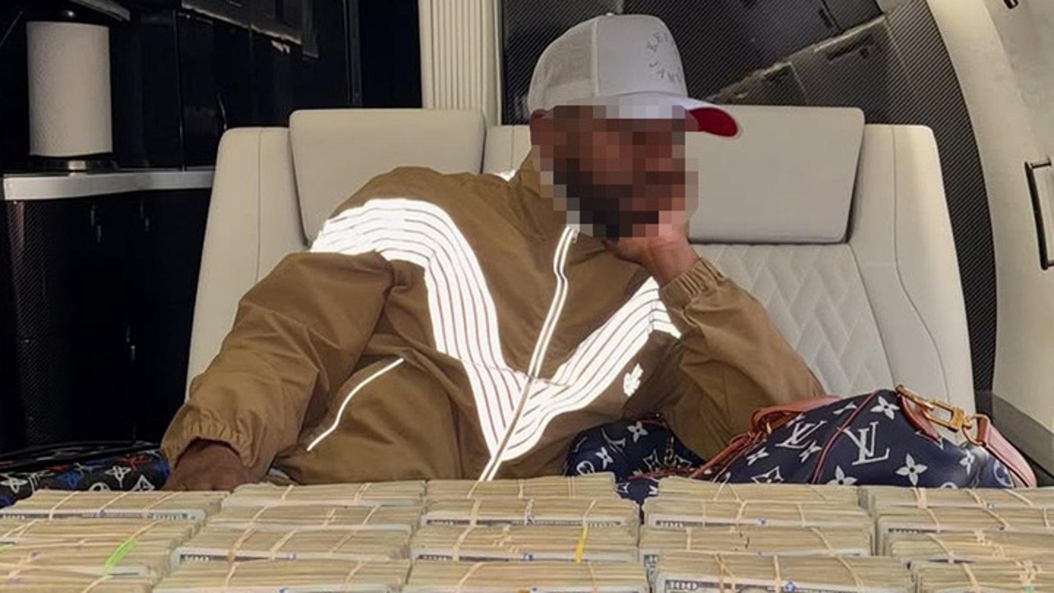 ¡Adivina la celebridad que hace llover con dinero en efectivo!