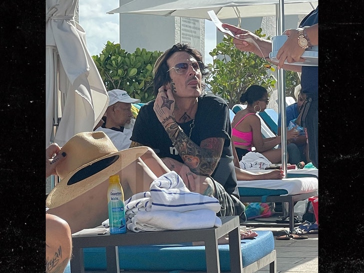 tommy lee pool tmz 4