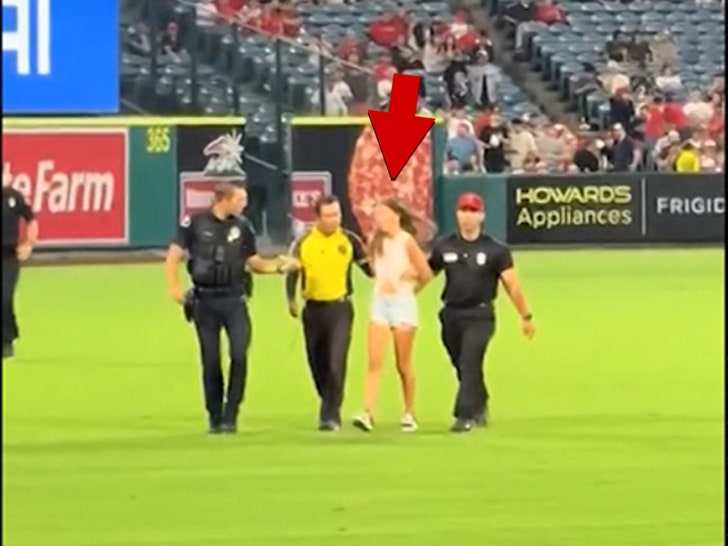 Tiktoker preso no campo de beisebol