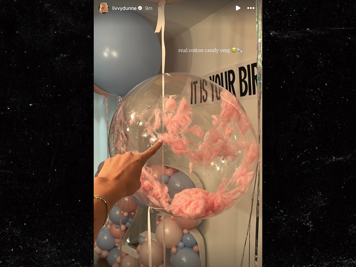 Livvy-Dunne-balloon-ig-1