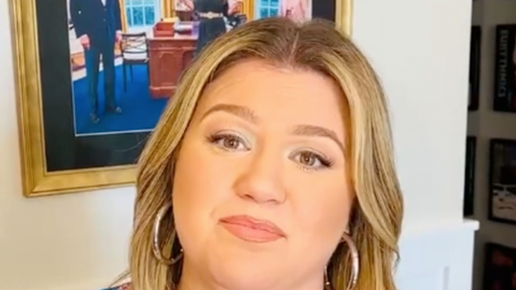 Kelly Clarkson ha concesso ordini restrittivi contro due persone
