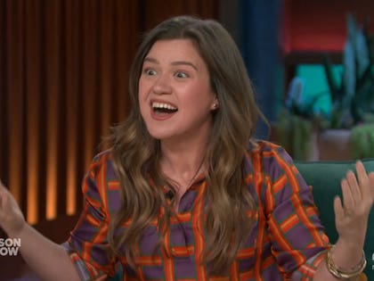 031126_kelly_clarkson_primary