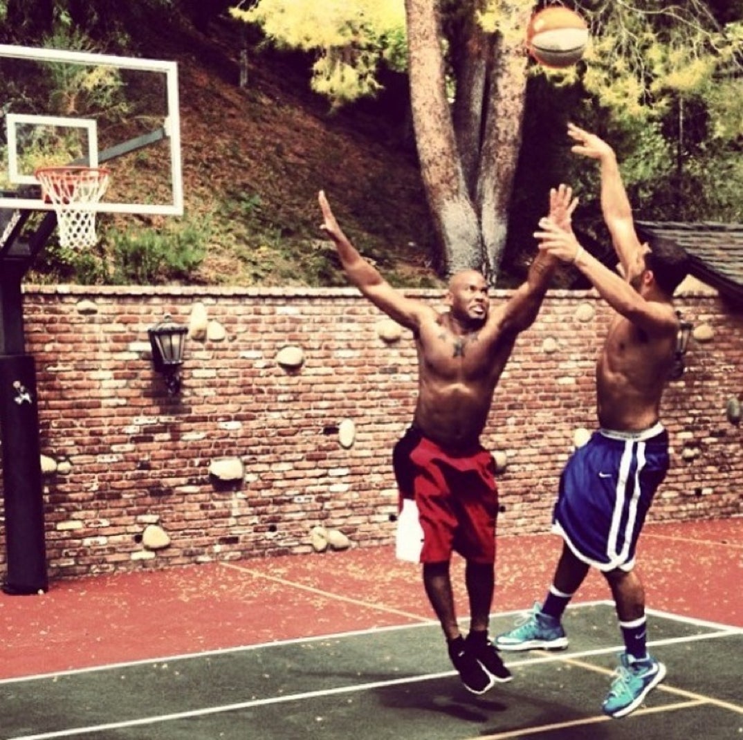 1023_drake_shirtless07