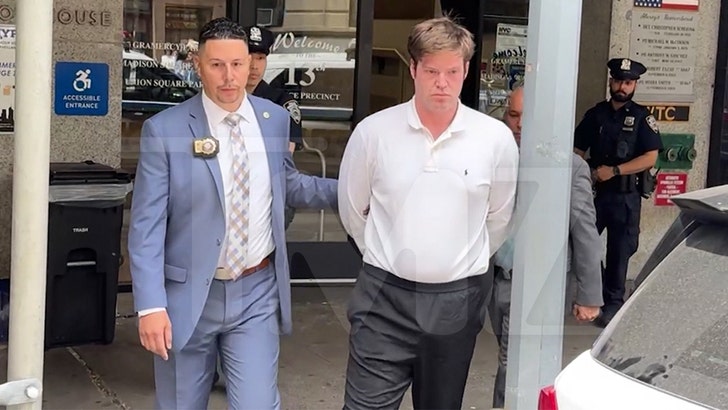 052725_william_duplessie_walk_out_kal