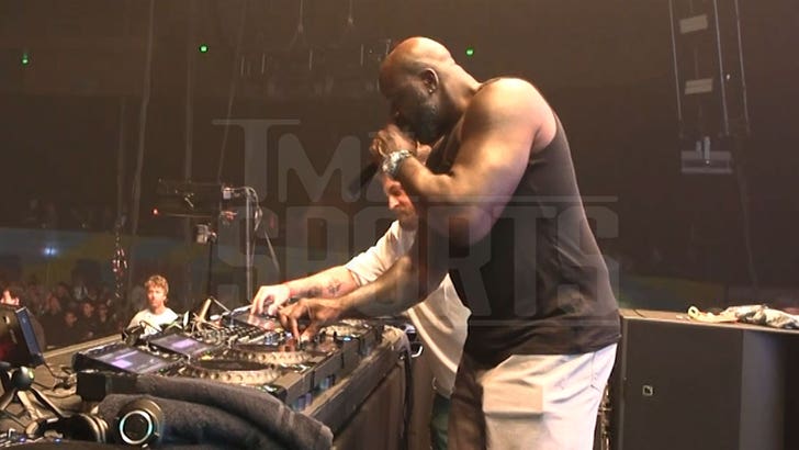 020726_shaq_party_kal