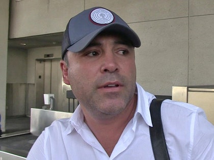 0110-oscar-de-la-hoya-TMZ-01