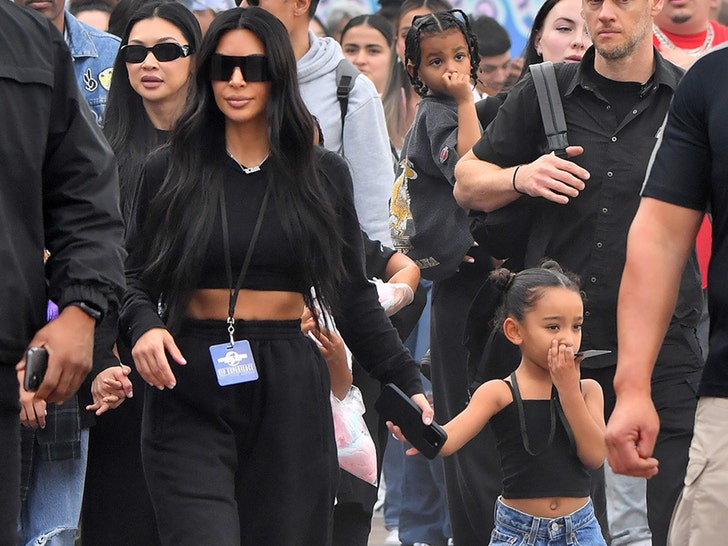 Kim Kardashian & Kids at Universal Studios
