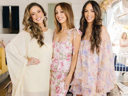 0504-Kristen-Doute-and-Nia-Sanchez-Mothers-Day-PRIMARY