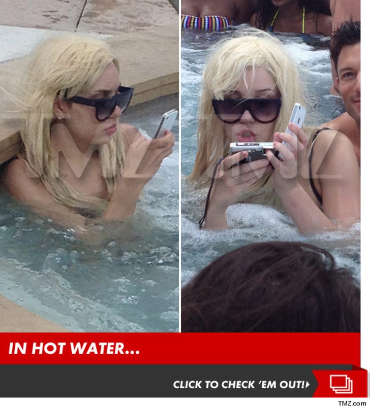 Amanda Bynes -- Blonde Moment in Atlantic City Jacuzzi