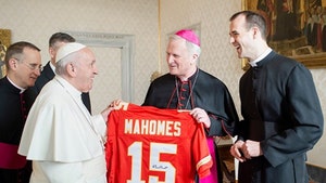 Pope Francis Gifted Patrick Mahomes Jersey Before AFC Championsip Game