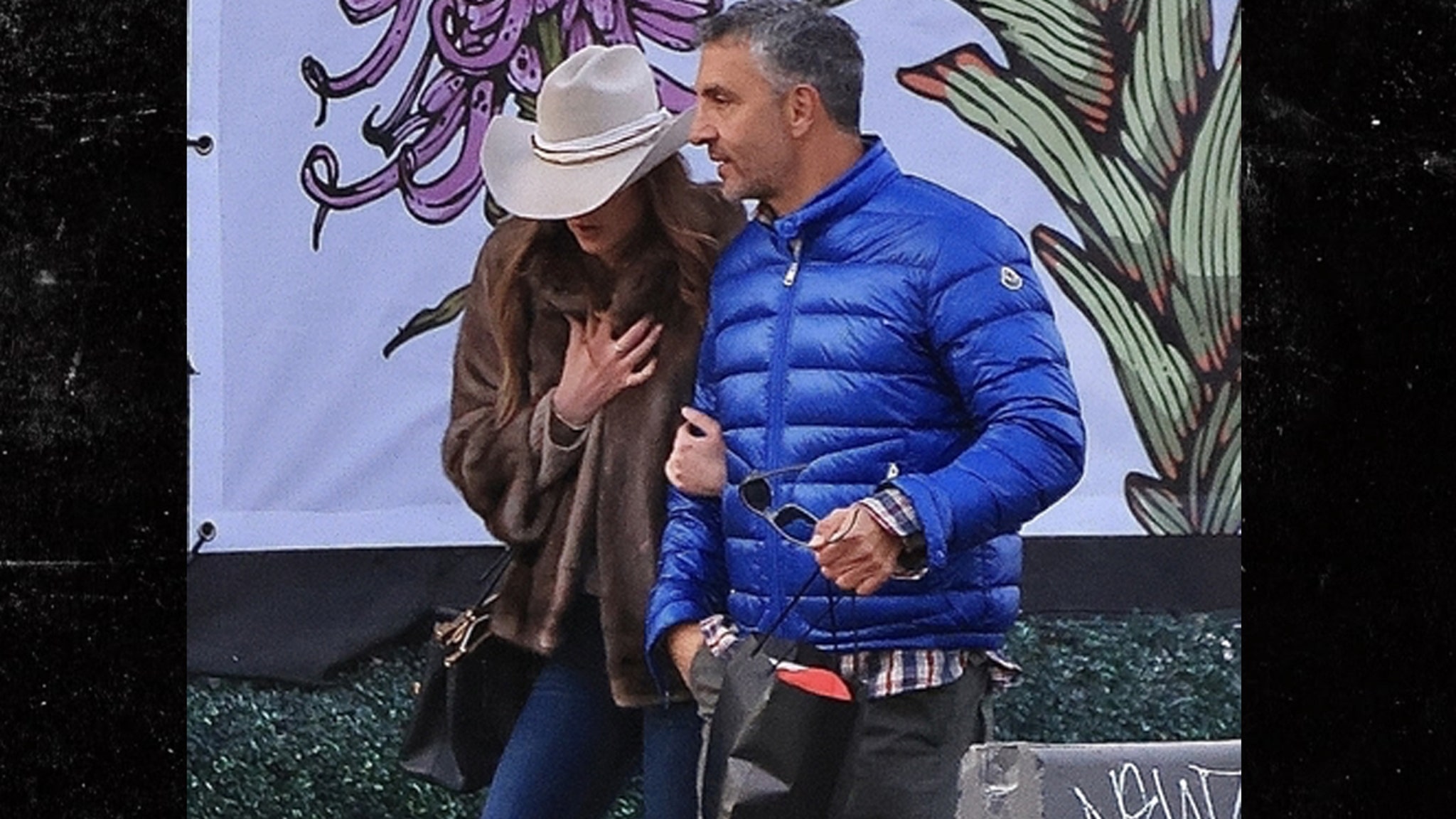 Mauricio Umansky Hangs With New Woman in Aspen