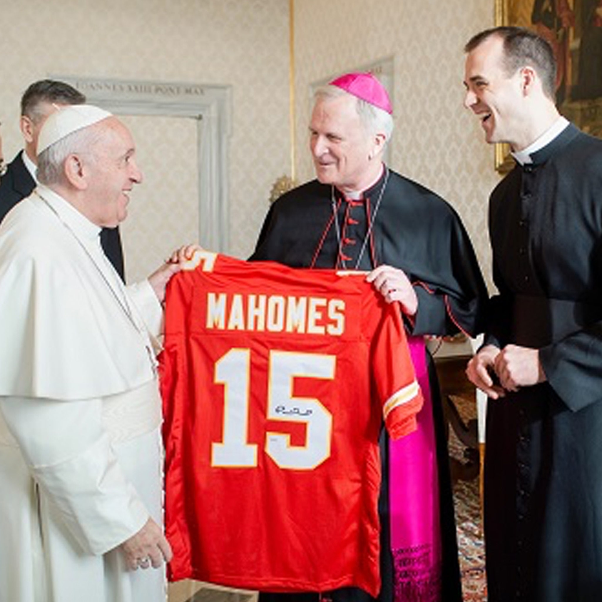 Pope receives Patrick Mahomes jersey