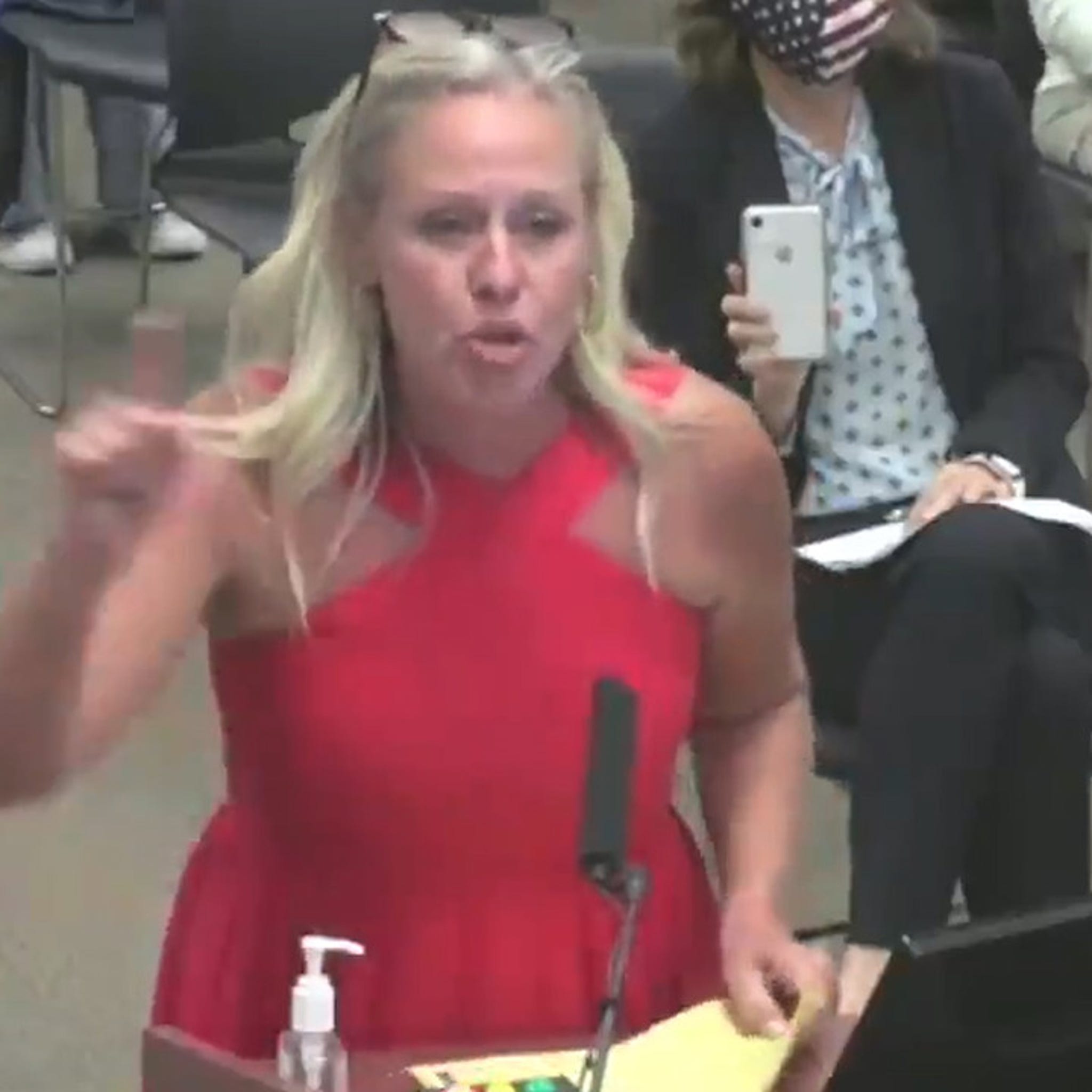 Texas Mom Loses It Over Anal Sex in Book at School Board Meeting pic