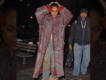 1223_rihanna_dirty_jeans_photos_01