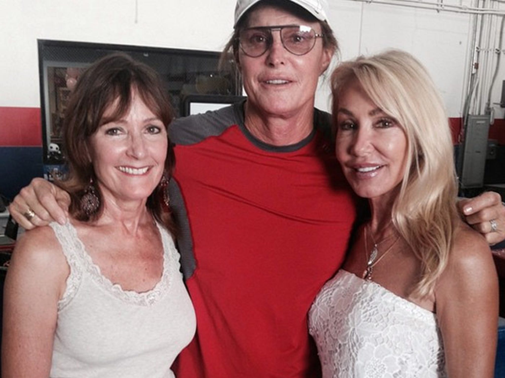 Bruce Jenner -- Ex-Wives By His Side (PHOTO)