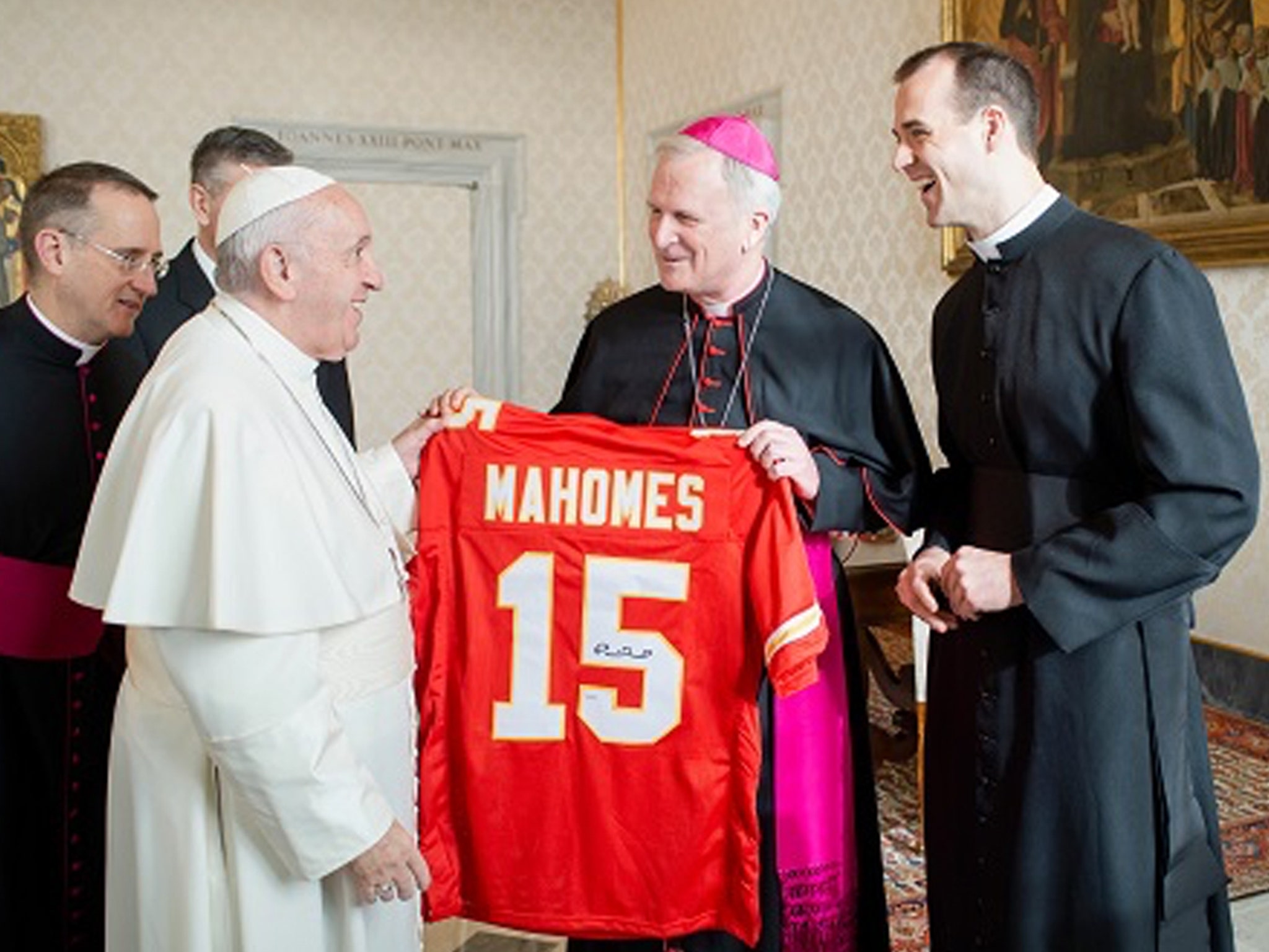 Pope receives Patrick Mahomes jersey