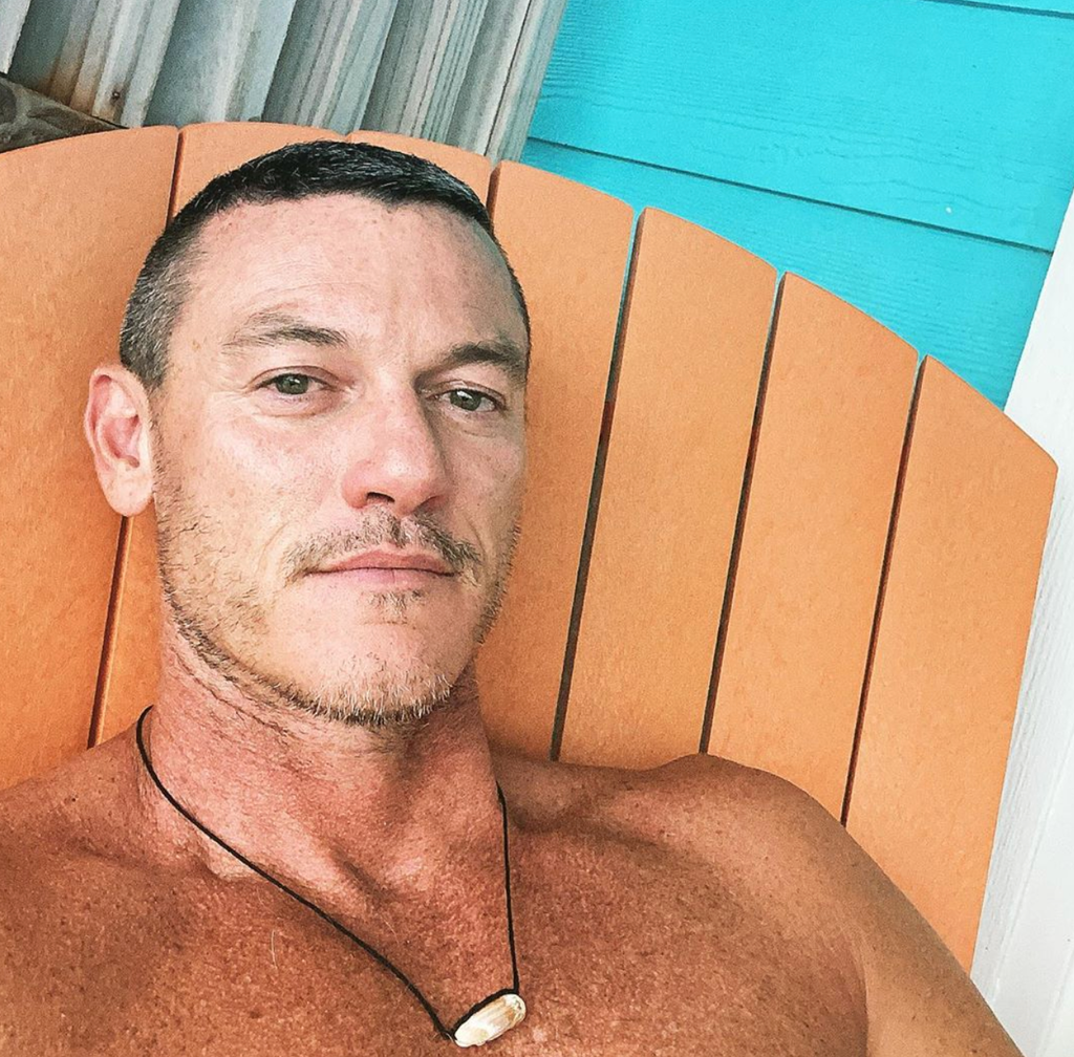 luke-evans-shirtless-hot-photos4